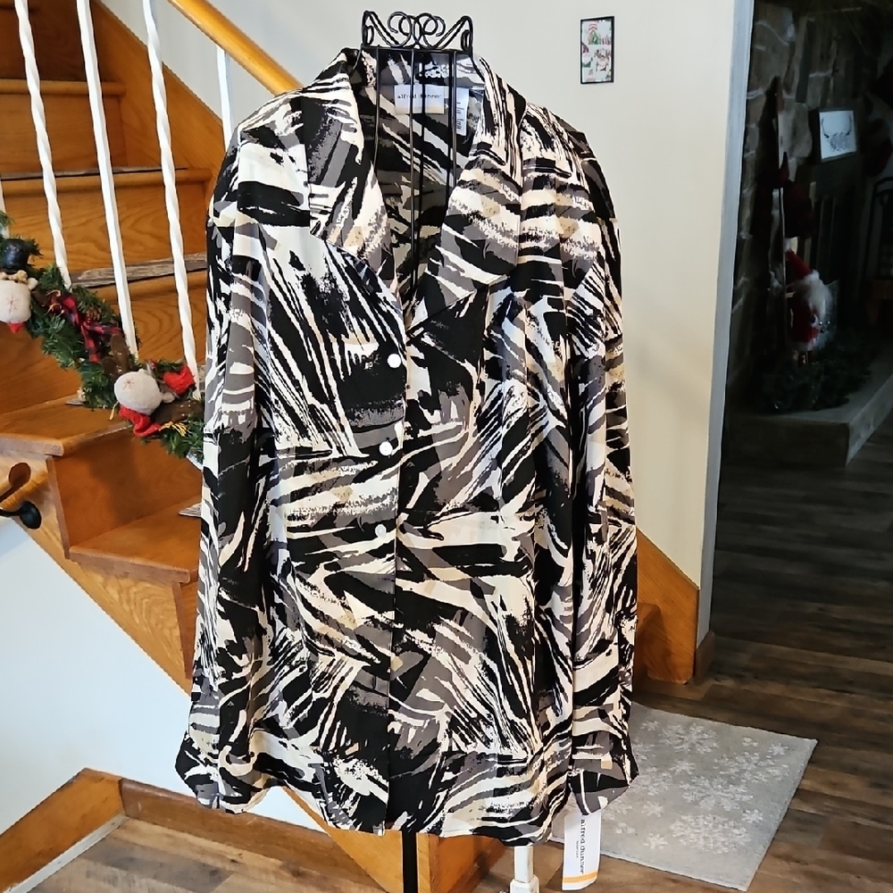 👚Alfred Dunner Monochrome Abstract Blouse